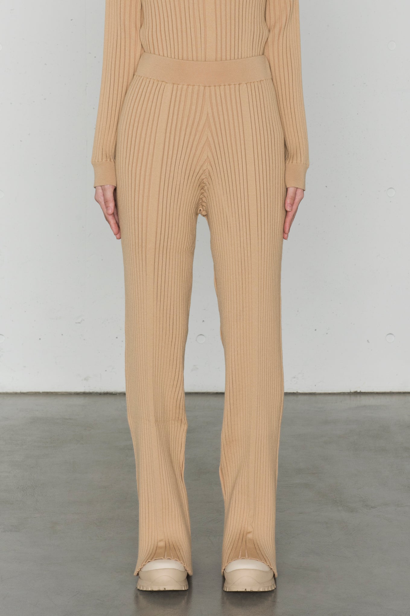 WIDE RIBBED SWEATER PANTS – HYKE ONLINE STORE