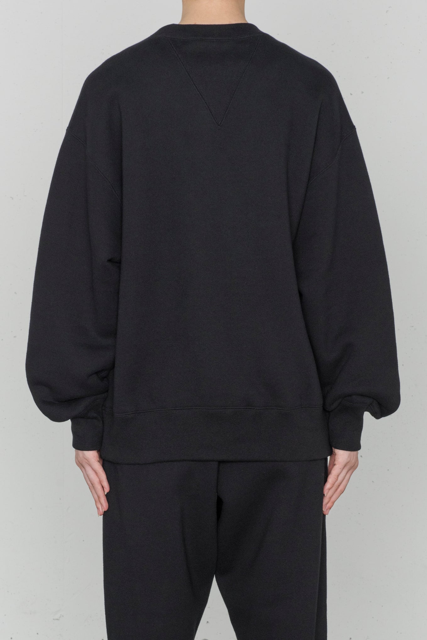 SWEAT SHIRT