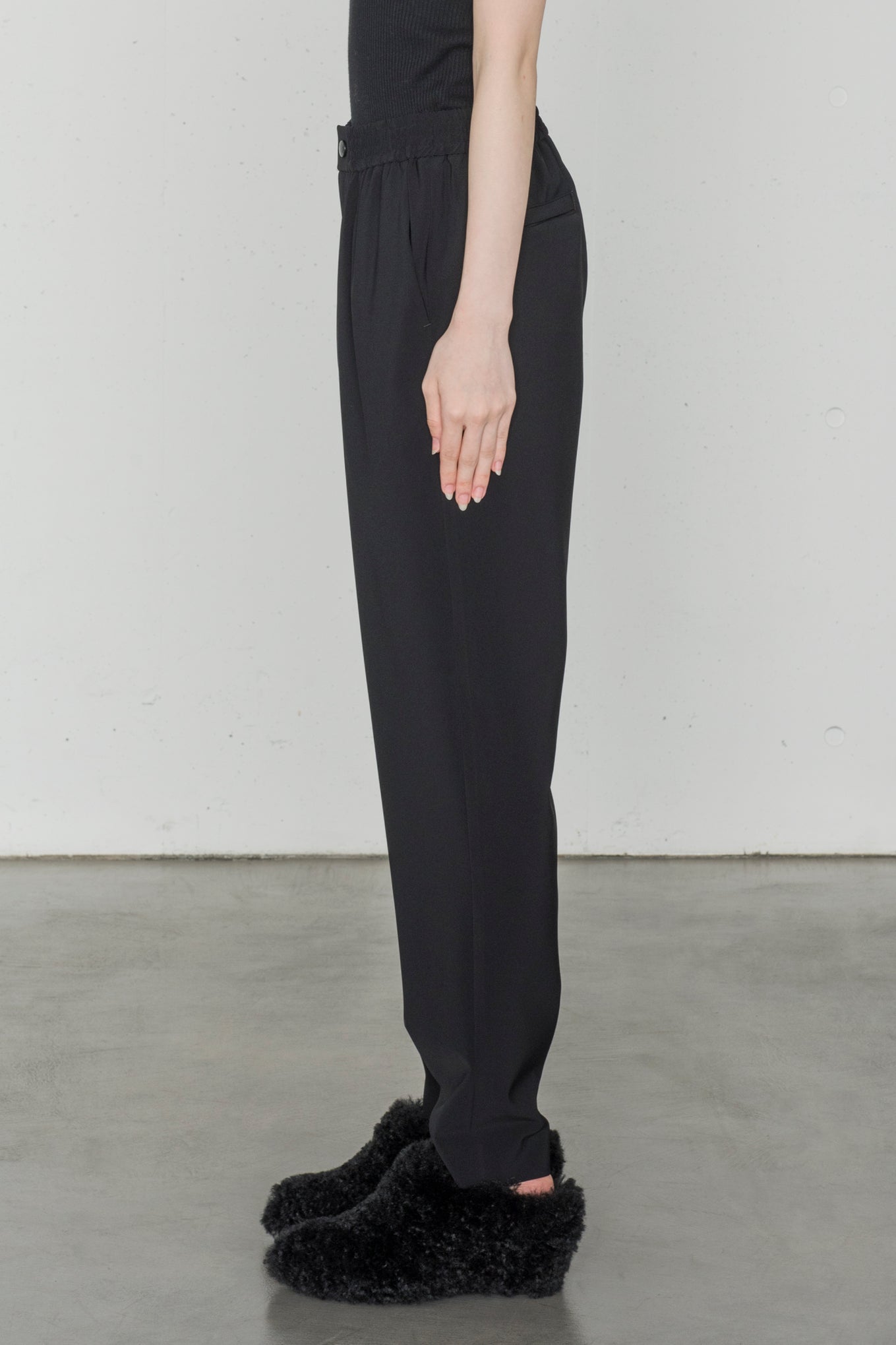STRETCH TAPERED PANTS