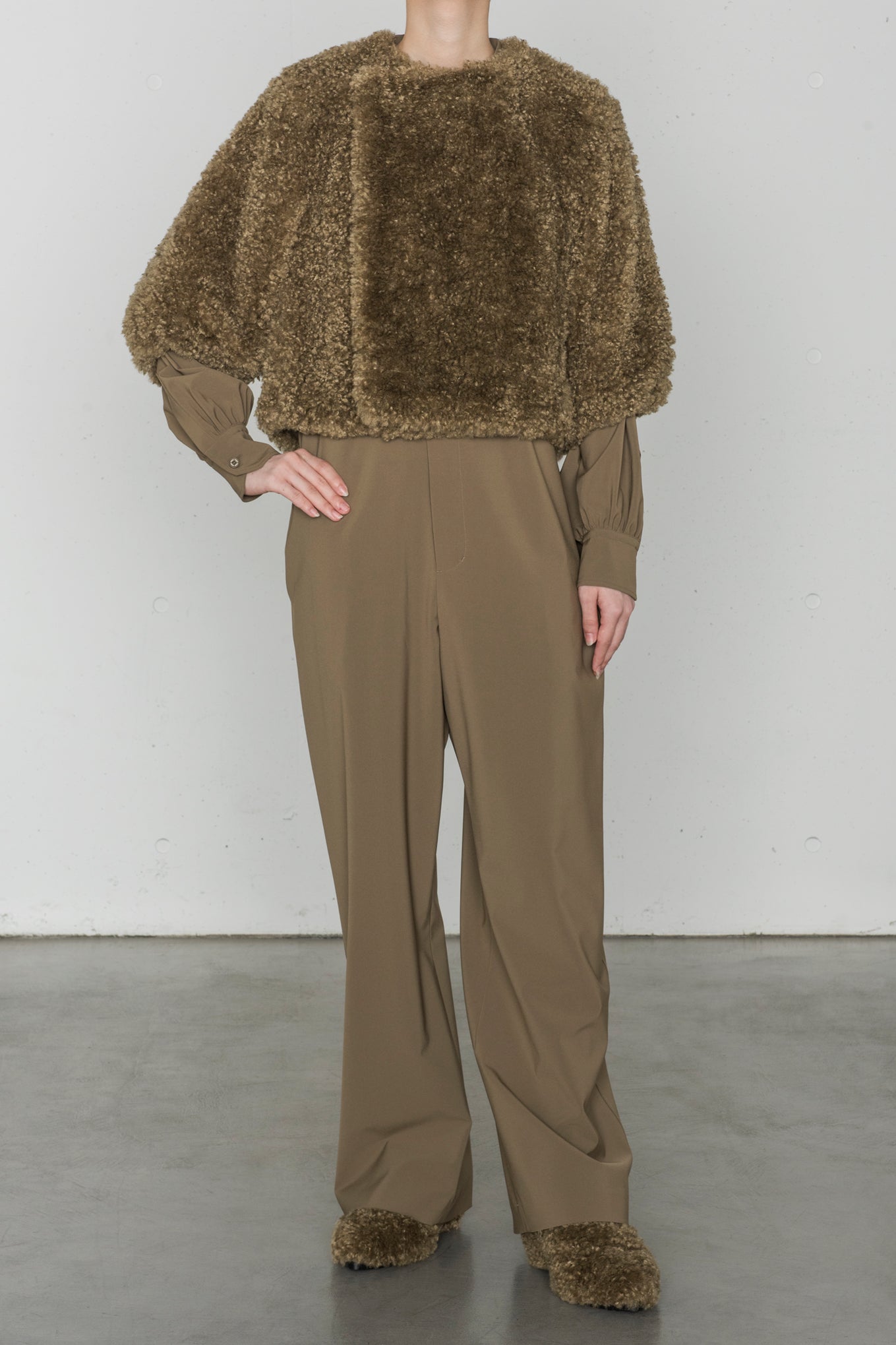 FAUX SHEARLING CROPPED JACKET