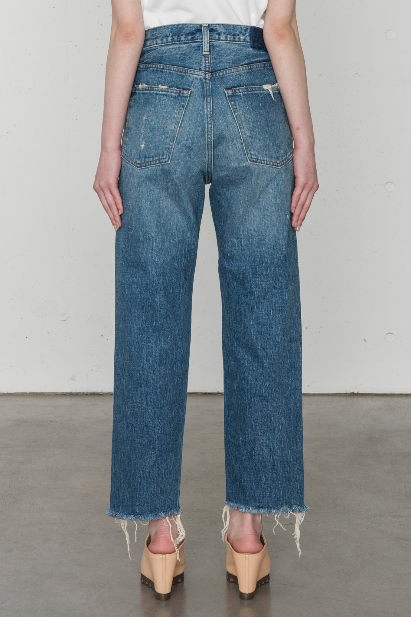 CLASSIC STRAIGHT JEANS – HYKE ONLINE STORE