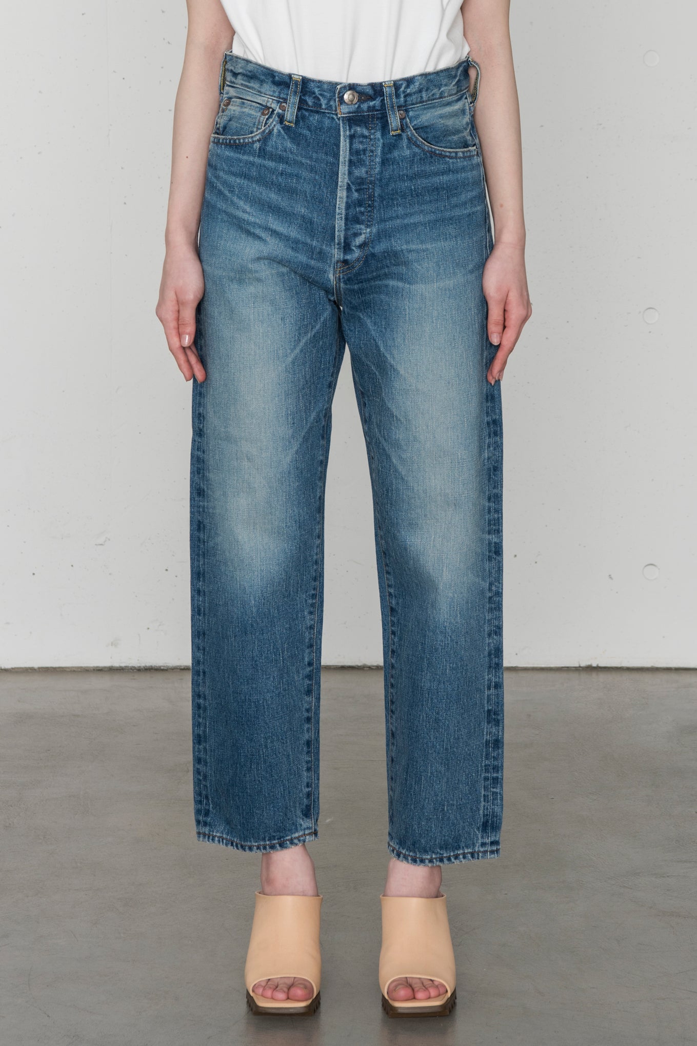 CLASSIC STRAIGHT JEANS – HYKE ONLINE STORE