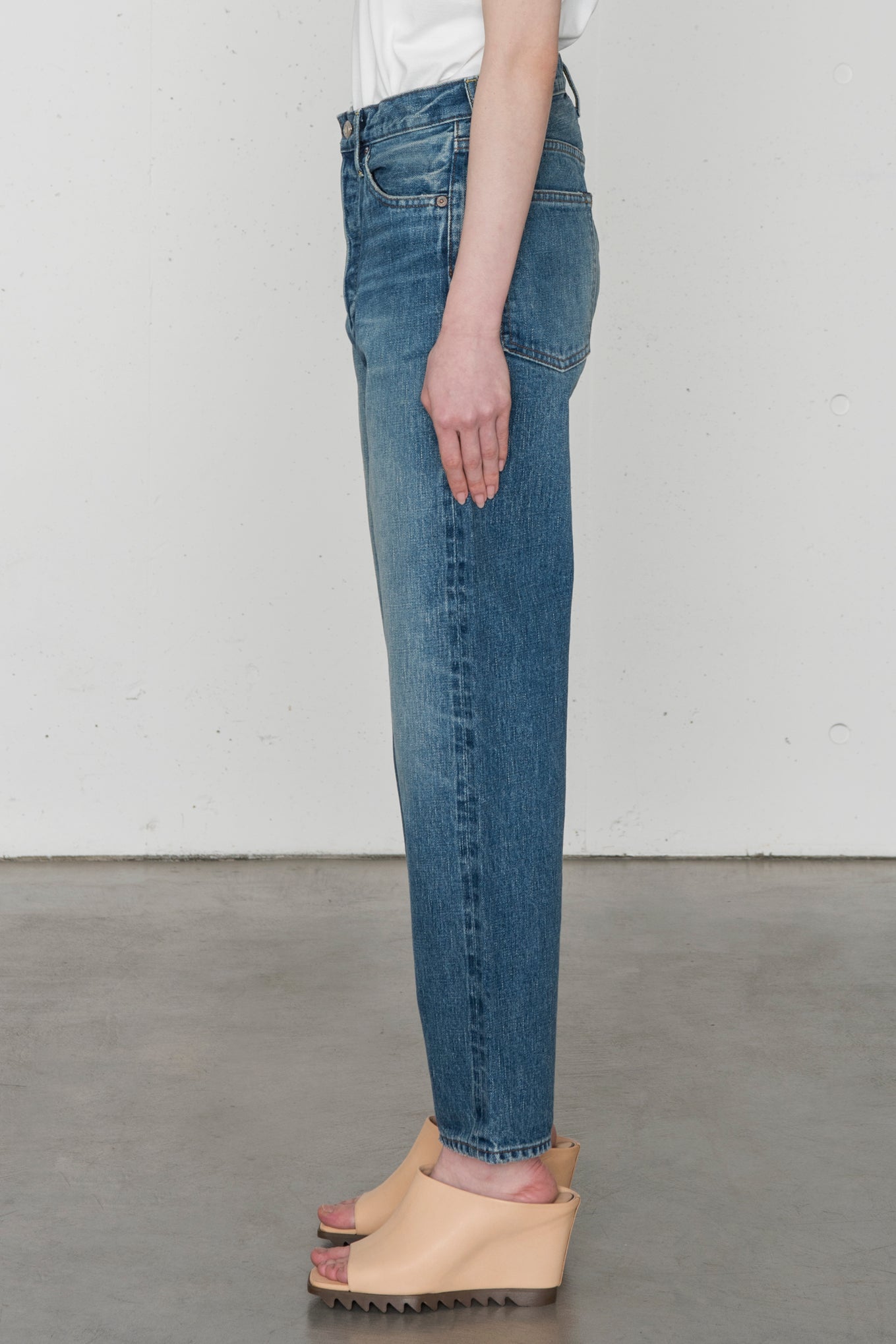 CLASSIC STRAIGHT JEANS – HYKE ONLINE STORE