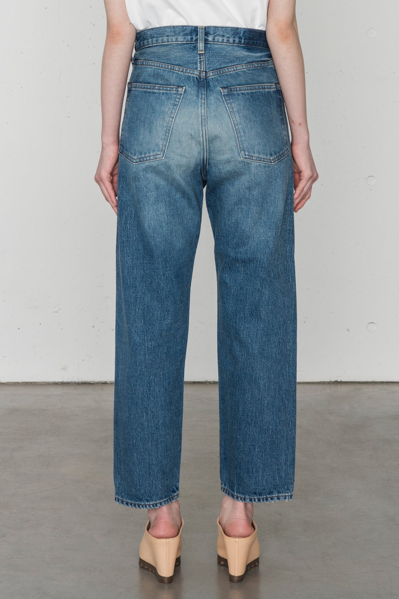 CLASSIC STRAIGHT JEANS – HYKE ONLINE STORE