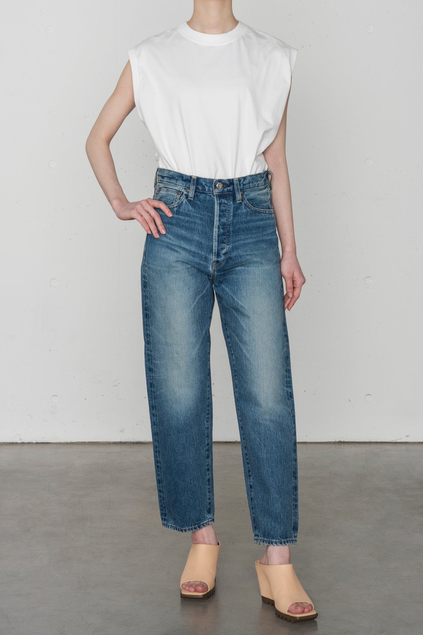 CLASSIC STRAIGHT JEANS – HYKE ONLINE STORE